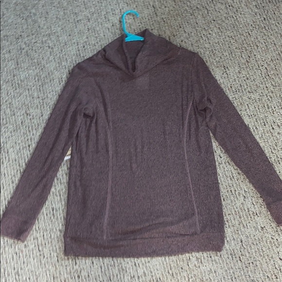 Long Sleeve turtle neck - Picture 2 of 3